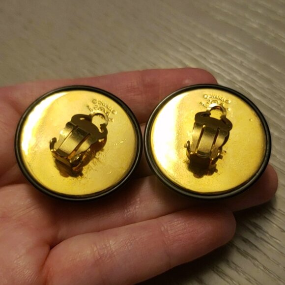 Chanel Vintage LARGE Interlocking CC Black and Gold Clip-On Earrings - Picture 8 of 16